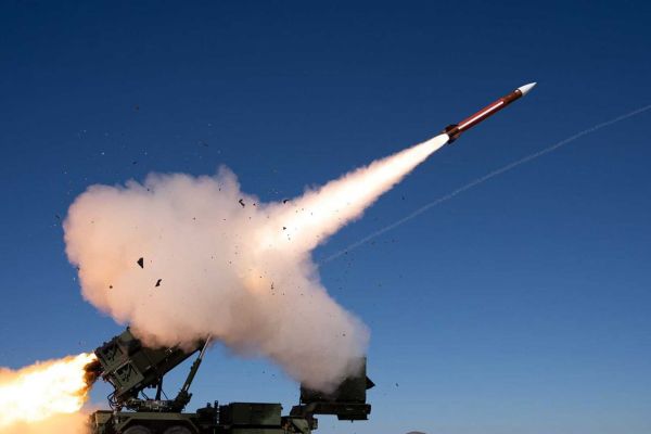 Since entering combat service in 2023, Patriot units have been tasked primarily with intercepting high-speed threats that exceed the capabilities of other air defense systems in Ukraine’s inventory. (Picture source: Raytheon)
