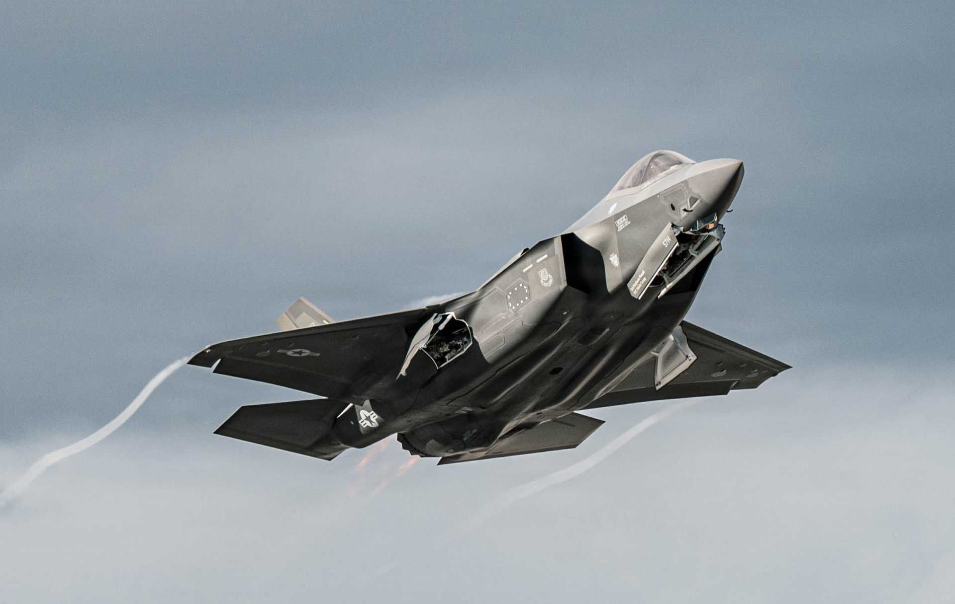 Switzerland’s path toward the F-35A began in the mid-2010s as part of the Air2030 program, launched to replace the aging F/A-18C-D Hornet and F-5 Tiger fleets while renewing ground-based air defense. (Picture source: US Air Force)