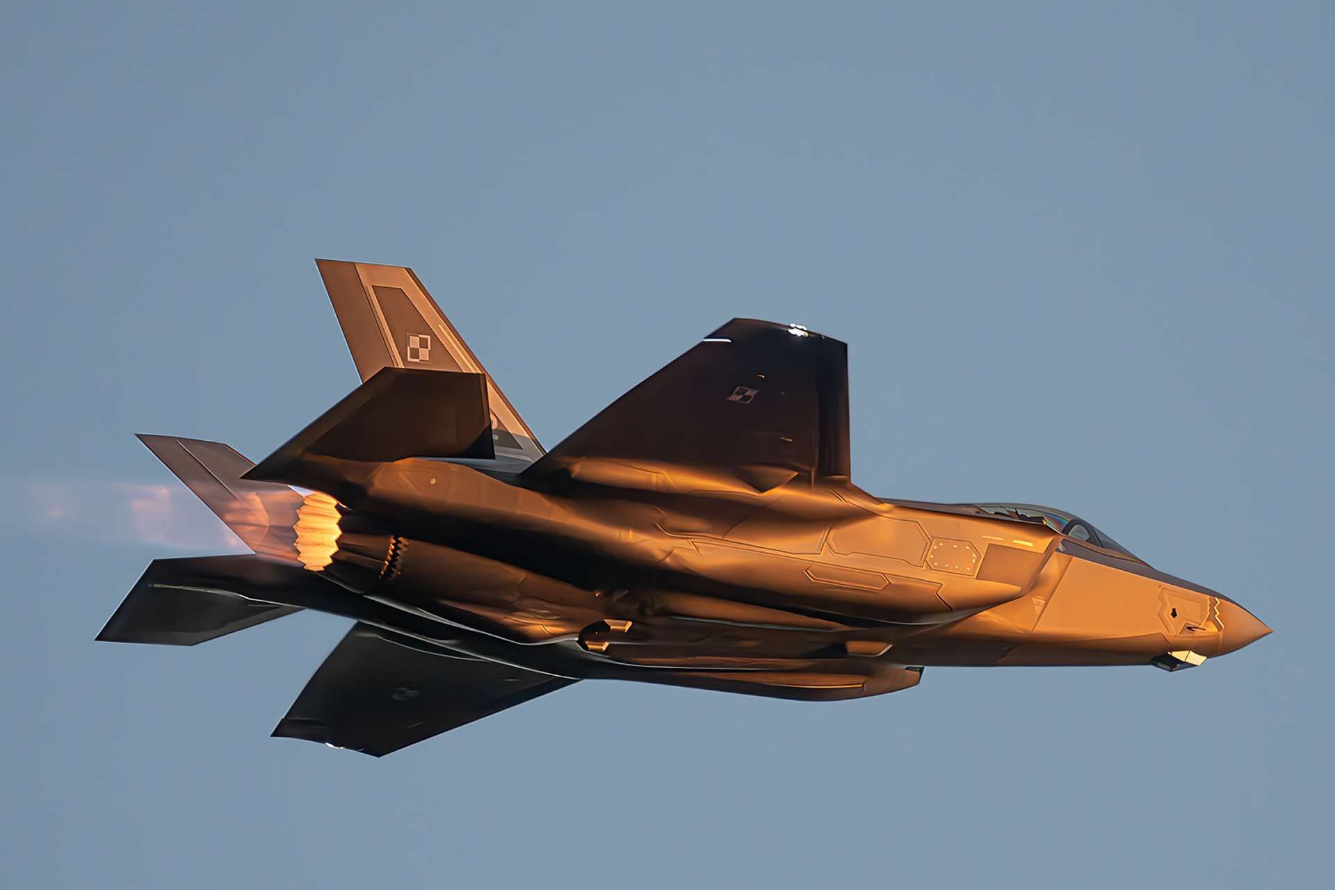 Poland’s first F-35A Husarz combat aircraft arrive at the 32nd Tactical Air Base in Łask, marking the start of domestic integration for Warsaw’s fifth-generation fighter fleet and strengthening NATO air operations on the eastern flank (Picture source: Polish MoD).