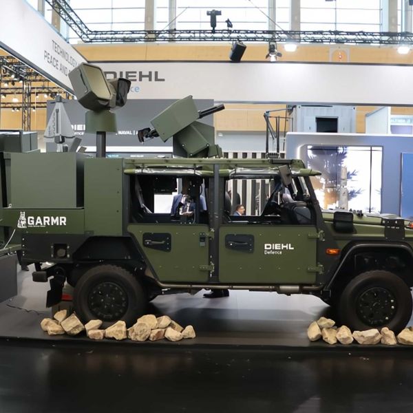 The Garmr, an AI-supported mobile counter-UAV system, combines 7.62 mm and 12.7 mm machine guns with Cicada and Hornet Block 2 interceptor drones for a layered short- and medium-range air defense beyond 70 km. (Picture source: Army Recognition)