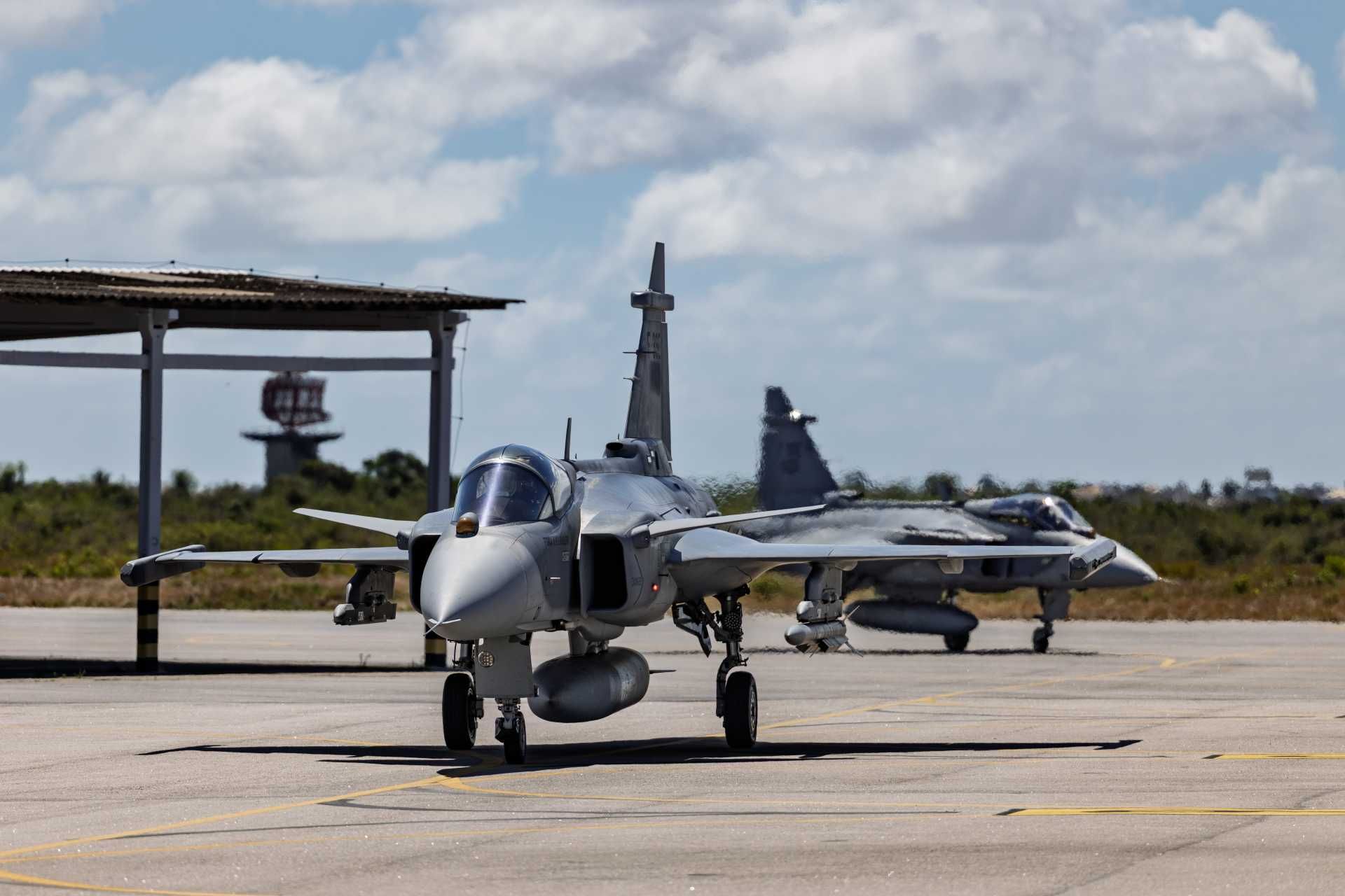 The Gripen E/F will significantly expand Ukraine's combat capabilities by carrying up to 7.2 tons of external payload across 10 hardpoints, enabling the simultaneous deployment of Meteor, IRIS-T, and AMRAAM missiles, as well as precision-guided strike munitions. (Picture source: Saab)