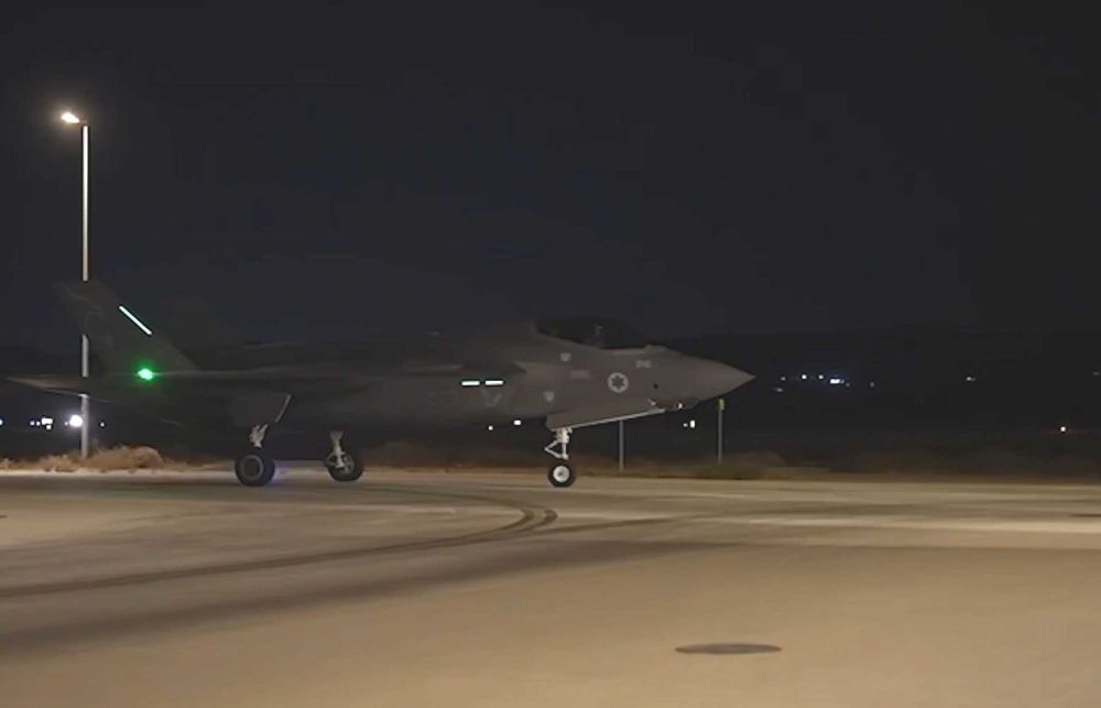Israeli Air Force F-35I Adir prepares for takeoff ahead of strike operations against Iranian missile and nuclear infrastructure, reflecting operational assessments by the Israeli Ministry of Defense for deep-penetration missions against hardened targets.