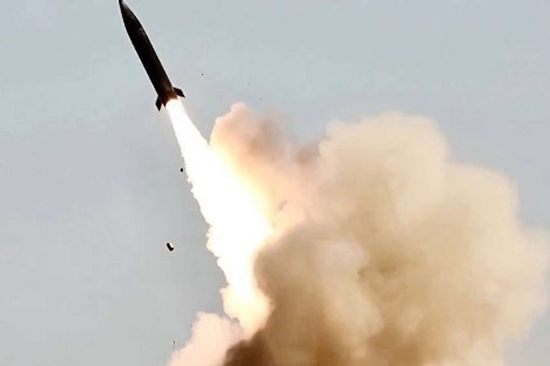 The U.S. Army’s Precision Strike Missile (PrSM) is a next-generation ground-launched ballistic missile fired from HIMARS/MLRS that roughly doubles launcher magazine depth versus ATACMS, extends deep-strike reach to the 400-plus kilometer class, and delivers fast, high-velocity precision effects against high-value targets such as air defenses, command nodes, and missile infrastructure (Picture source: U.S. CENTCOM).