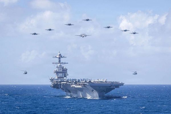 USS Gerald R. Ford brings Super Hornets for precision strike and maritime attack, Growlers for electronic attack and SEAD, E-2D Hawkeyes for airborne warning and battle management, MH-60s for ASW, plus escort destroyers with Tomahawks and layered air/missile defense (Picture source: U.S. DoW).