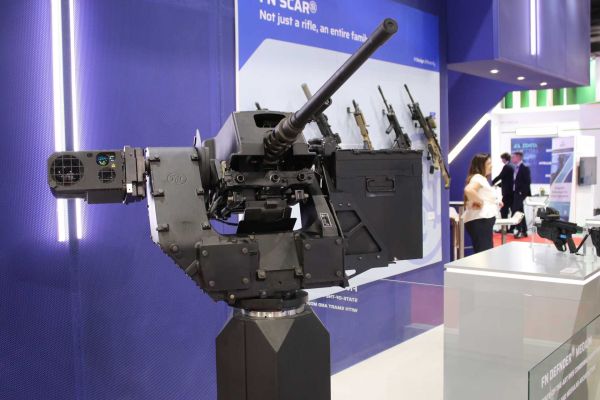 The deFNder Medium brings together the ability to mount weapons from 7.62 mm up to 30 mm, stabilized firing while moving, and wide elevation angles, allowing crews to engage targets from under armor across a wide range of situations. (Picture source: Army Recognition)