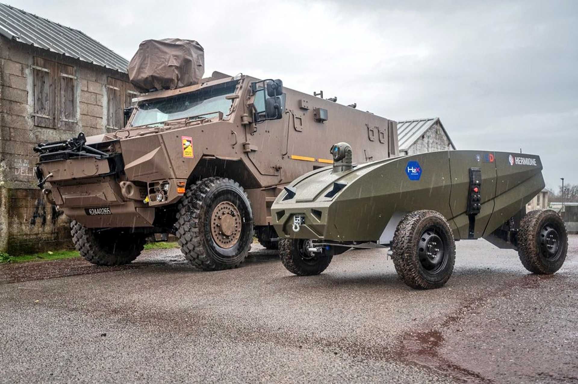 The hydrogen-powered Hermione UGV, jointly developed by Poland’s P.H.U. Lechmar and France’s H2X-Defense, has a refuel time of three minutes, a 300-kilogram payload capacity, 20 hours of endurance, and all-wheel-drive mobility. (Picture source: French MoD)