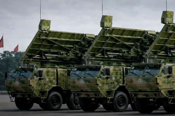The vehicle-mounted Hurricane 3000 high-power microwave weapon disables and destroys drone swarms at ranges of up to 3 km by overwhelming onboard electronics, giving the PLA a rapid and cost-effective response to mass unmanned aerial threats on modern battlefields (Picture source: Social media).