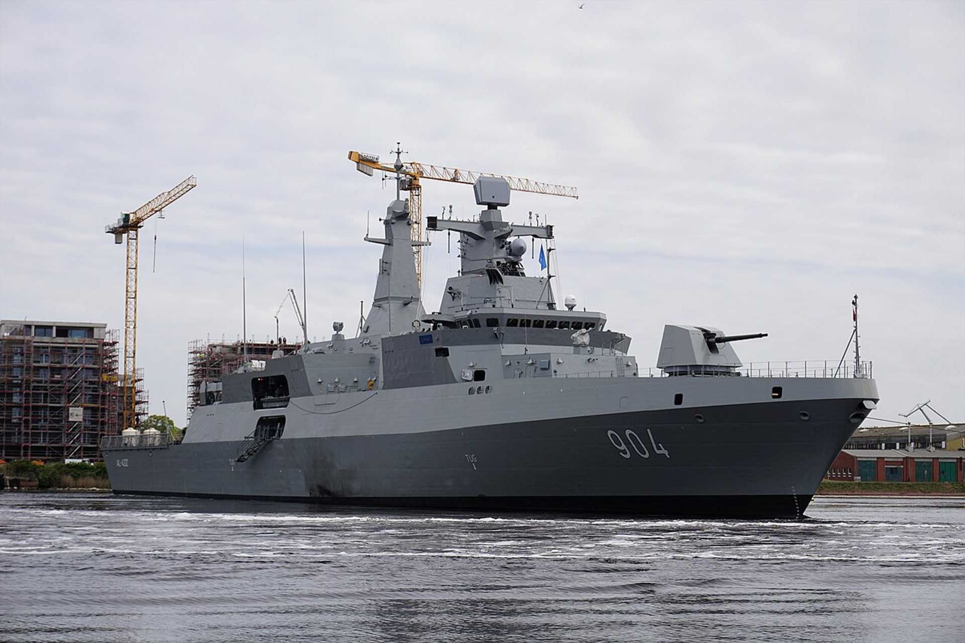 The MEKO A-200 frigate’s configuration allows the integration of various combat systems depending on national requirements, including vertical launch systems, anti-ship missiles, naval guns, and sonar suites. (Picture source: Wikimedia/Ein Dahmer)