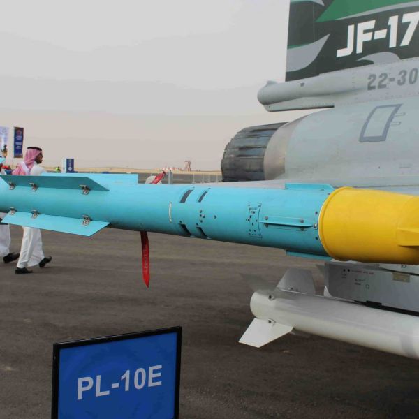 Pakistan presented the JF-17 Block III multirole fighter jet armed with the PL-10E short-range air-to-air missile, pairing its latest fighter configuration with an export variant of China’s fifth-generation within-visual-range missile. (Picture source: Army Recognition)
