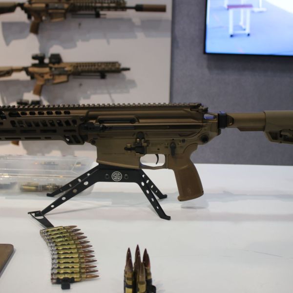 The lighter version shown comes in at 7.6 pounds with the same barrel length, and a derivative carbine is indicated at 7.3 pounds with a 10-inch barrel.