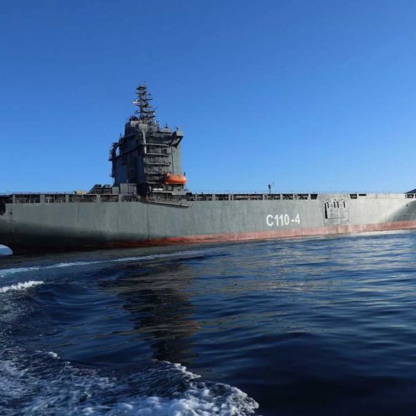 The IRIS Shahid Bagheri, pennant number C110-4, measures 240.79 meters in length, 32.2 meters in beam, and 11.7 meters in draft, with a displacement of 41,978 tons. (Picture source: Iranian MoD)