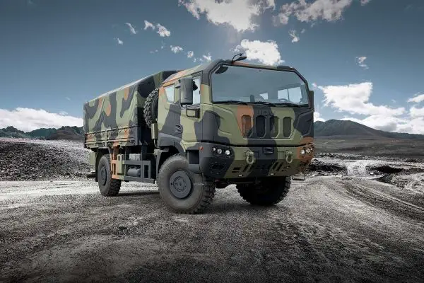 IDV’s SMR6 next-generation tactical truck family provides high payload capacity, enhanced off-road mobility, deep fording capability, and options for armored cabs, supporting missions from troop and cargo transport to tanker, container carrier, and recovery roles across Italy’s modernized logistics fleet (Picture source: IDV).