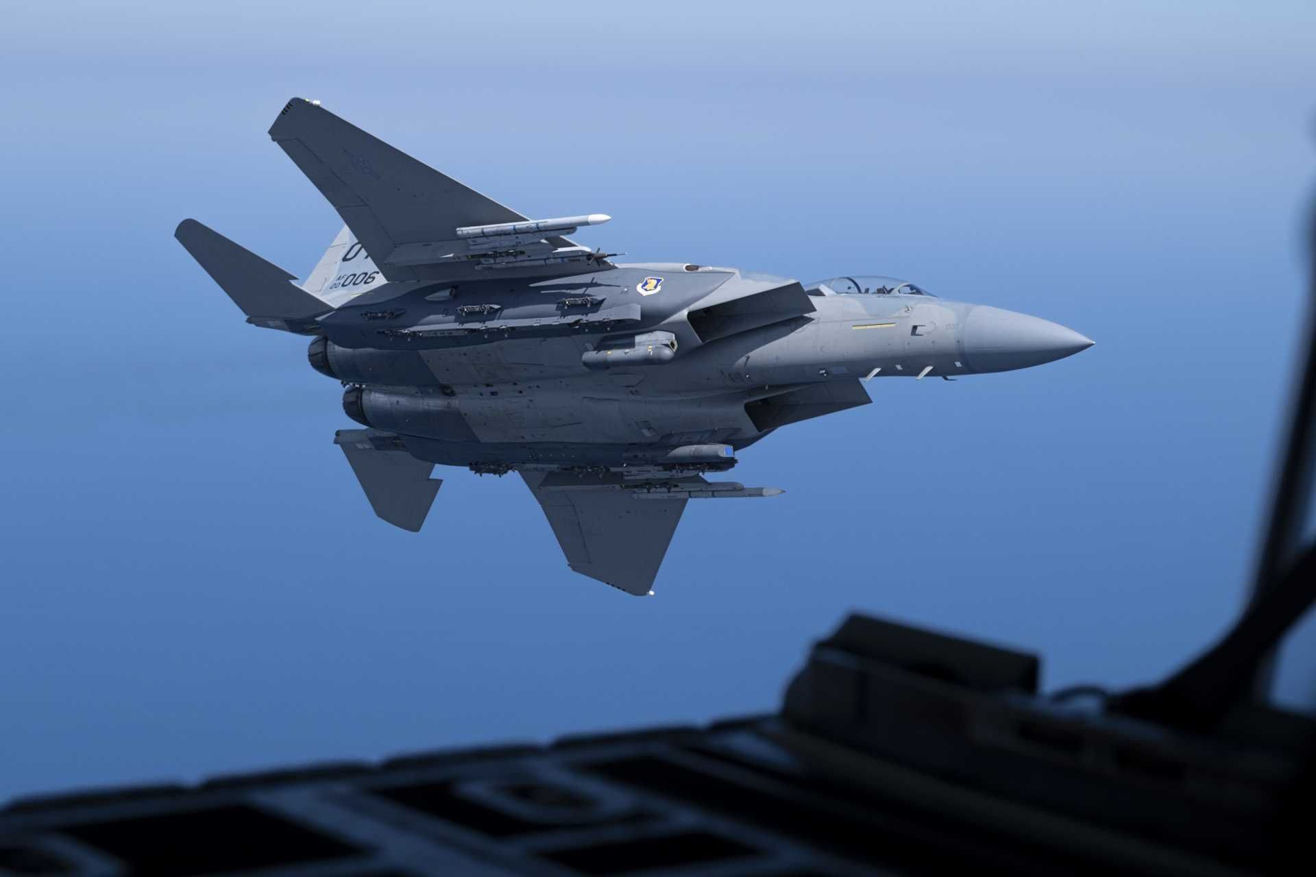 Development of the F-15EX Eagle II accelerated in the late 2010s when the US Air Force faced structural fatigue issues in aging F-15C/D aircraft and sought a rapid solution that could complement fifth-generation fighters such as the F-22 and F-35. (Picture source: US Air Force)