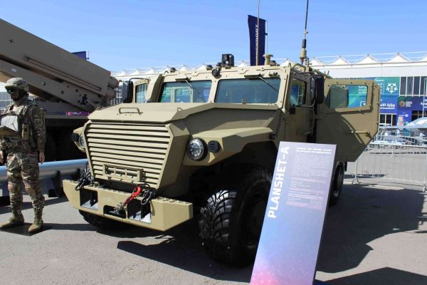 Planshet-A is a vehicle-mounted artillery C2 node that fuses reconnaissance and rapid survey data to deliver fast firing solutions, enabling quick deployment, rapid engagement of unplanned targets, and sustained shoot-and-scoot operations with counter-battery support (Picture source: Army Recognition Group).