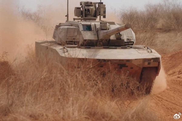 The Type 100 tank uses sensors, active protection, digital systems, and network connections with drones and other units to detect threats earlier, share information in real time, and engage targets at longer distances while reducing exposure of its crew. (Picture source: Chinese MoD via Weibo/@太湖军|名)