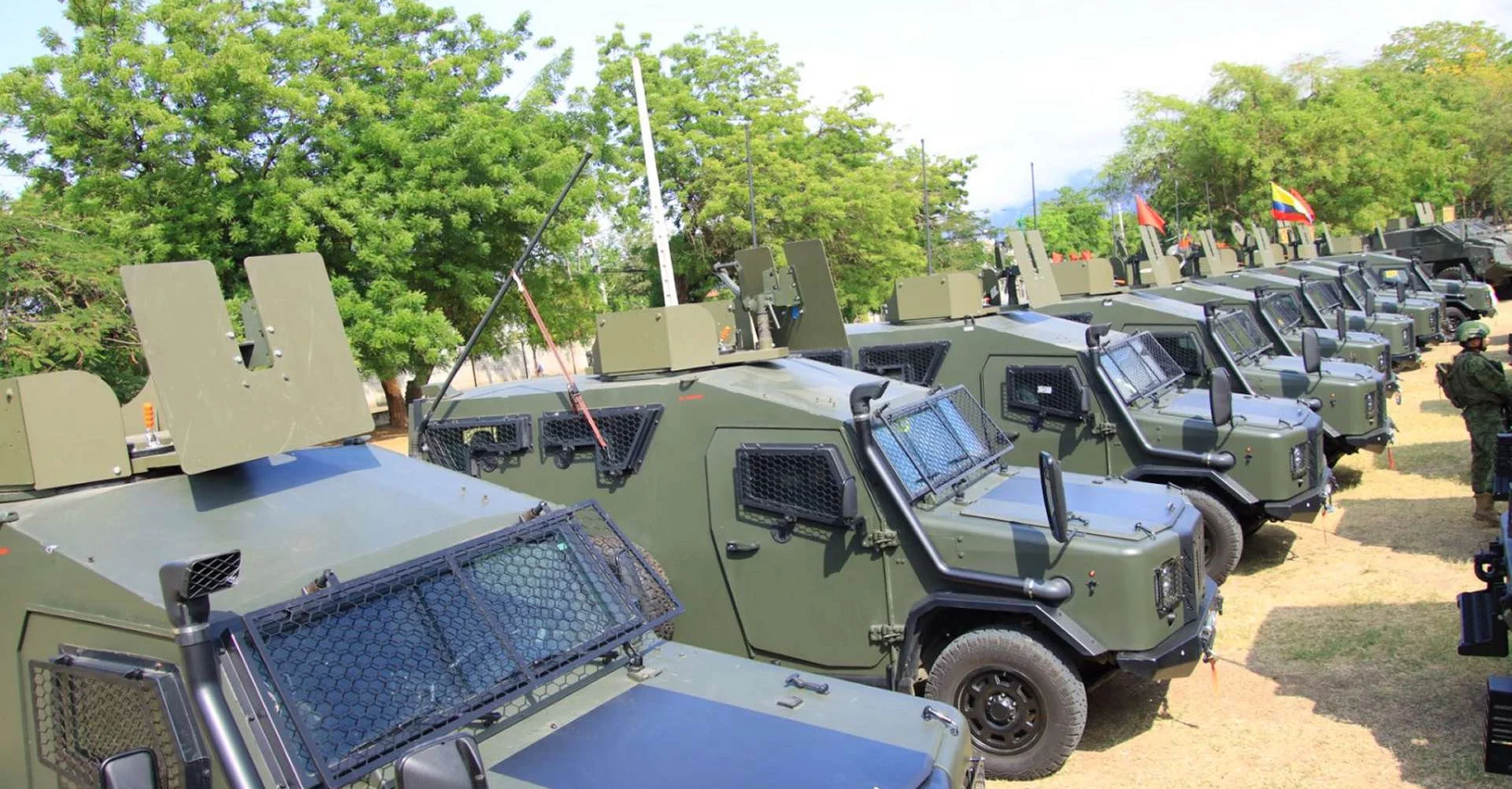 Ecuadorian_Army_receives_51_new_David_4x4_and_Mbombe_6_6x6_armored_vehicles_925_001-207d7681.webp