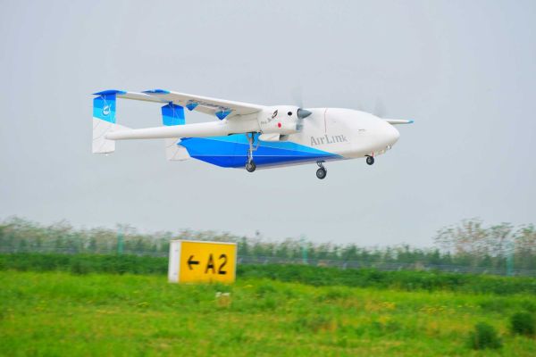 With a cargo capacity between 12 and 18 cubic meters and a range of up to 2,360 kilometers, the operating cost of the HH-200 is estimated at 4.7 yuan per tonne-kilometer (about $0.68), which remains below comparable manned transport aircraft. (Picture source: AVIC)