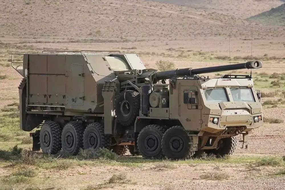The partnership combines Elbit America's Sigma 155 mm wheeled self-propelled howitzer system, mounted on an Oshkosh Defense 10×10 chassis, with Anduril's autonomy software. (Picture source: Elbit America)