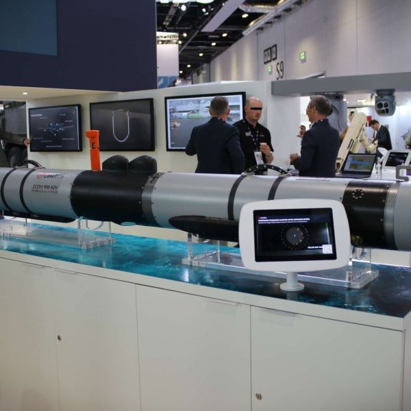 L3Harris Technologies secured a Defense Innovation Unit contract to equip United States Navy submarines with a torpedo-tube system that deploys and recovers autonomous underwater vehicles, extending stealth and reconnaissance reach in contested seas (Picture Source: Army Recognition Group)