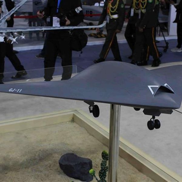 In November 2025, the Chinese Air Force showed a GJ-11 flying in formation with a J-20 and a J-16D, with a controller-to-pilot exchange indicating that the coordination had been established. (Picture source: Army Recognition)