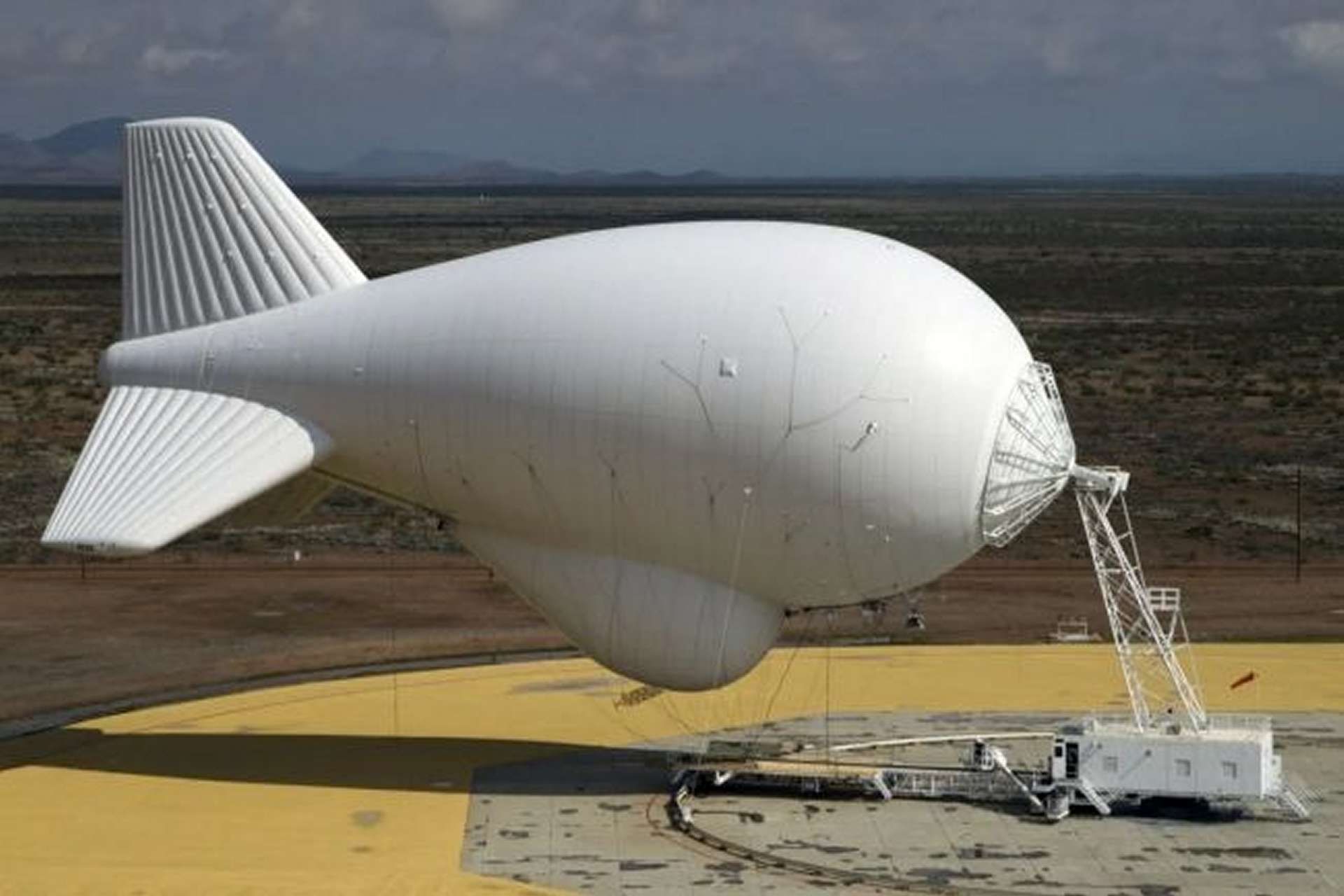 Barbara is a tethered aerostat early-warning radar that raises 3D air-and-surface sensors to about 4 km, pushing low-altitude detection out hundreds of kilometers to find cruise missiles, drones, aircraft, and sea targets early and cue Poland’s and NATO’s air defenses via IFF-tracked networks (Picture source: Aerostats Barbara).