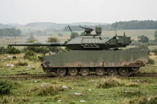 The new CFL-120 Karpat medium tank unveiled by CSG and FNSS at IDEB 2026 combines a 120 mm NATO-standard gun, advanced protection systems, and high tactical mobility in a 34-ton tracked combat vehicle designed for modern networked warfare.