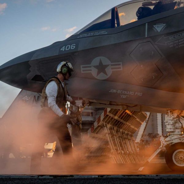 The airspace closure could signal that the United States is preparing to back up its naval actions with long-range bombers, surveillance, and fighter jets already deployed near Venezuela. (Picture source: US Navy)