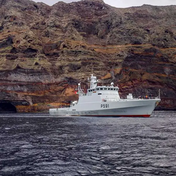 A defining feature of the Tejo-class is the StanFlex modular system, which can be exchanged in approximately 48 hours, enabling role conversion between surveillance and pollution control, combat, mine countermeasures, minehunter, and minelayer tasks. (Picture source: Portuguese Navy)