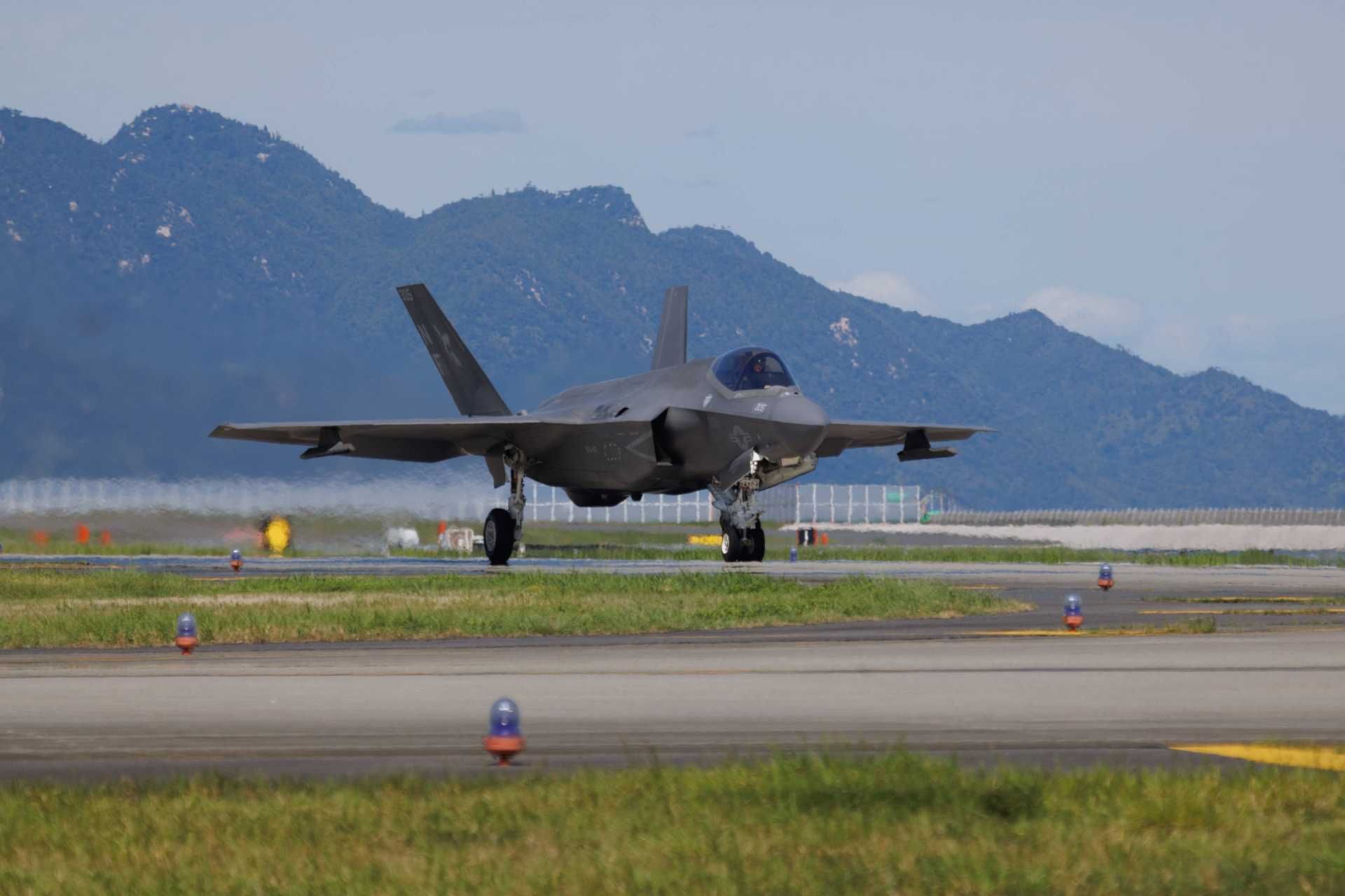 U.S. Navy F-35C Lightning II jet conducts Field Carrier Landing Practice at MCAS Iwakuni, simulating arrested landings to maintain carrier readiness amid heightened Indo-Pacific operations.