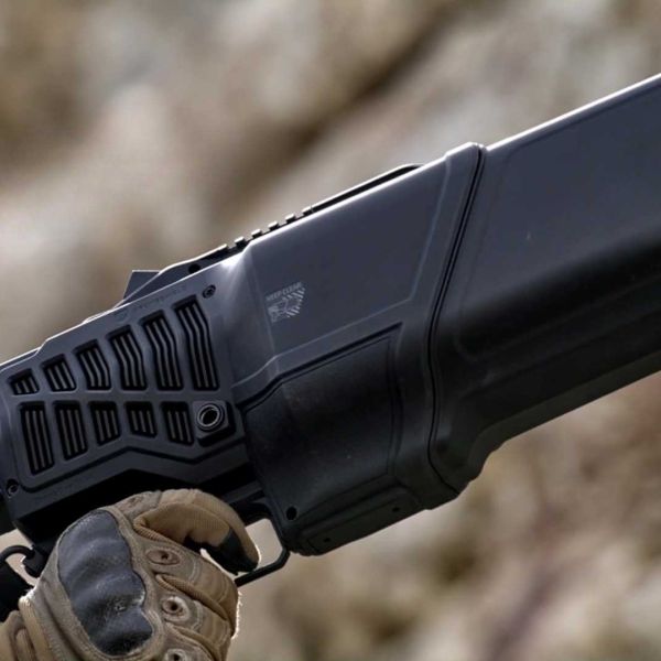 DroneShield’s portfolio includes the DroneGun Mk4, which operates over a wide range of frequencies as well as Global Navigation Satellite System (GNSS) bands, allowing it to interfere with multiple drones simultaneously. (Picture source: DroneShield)