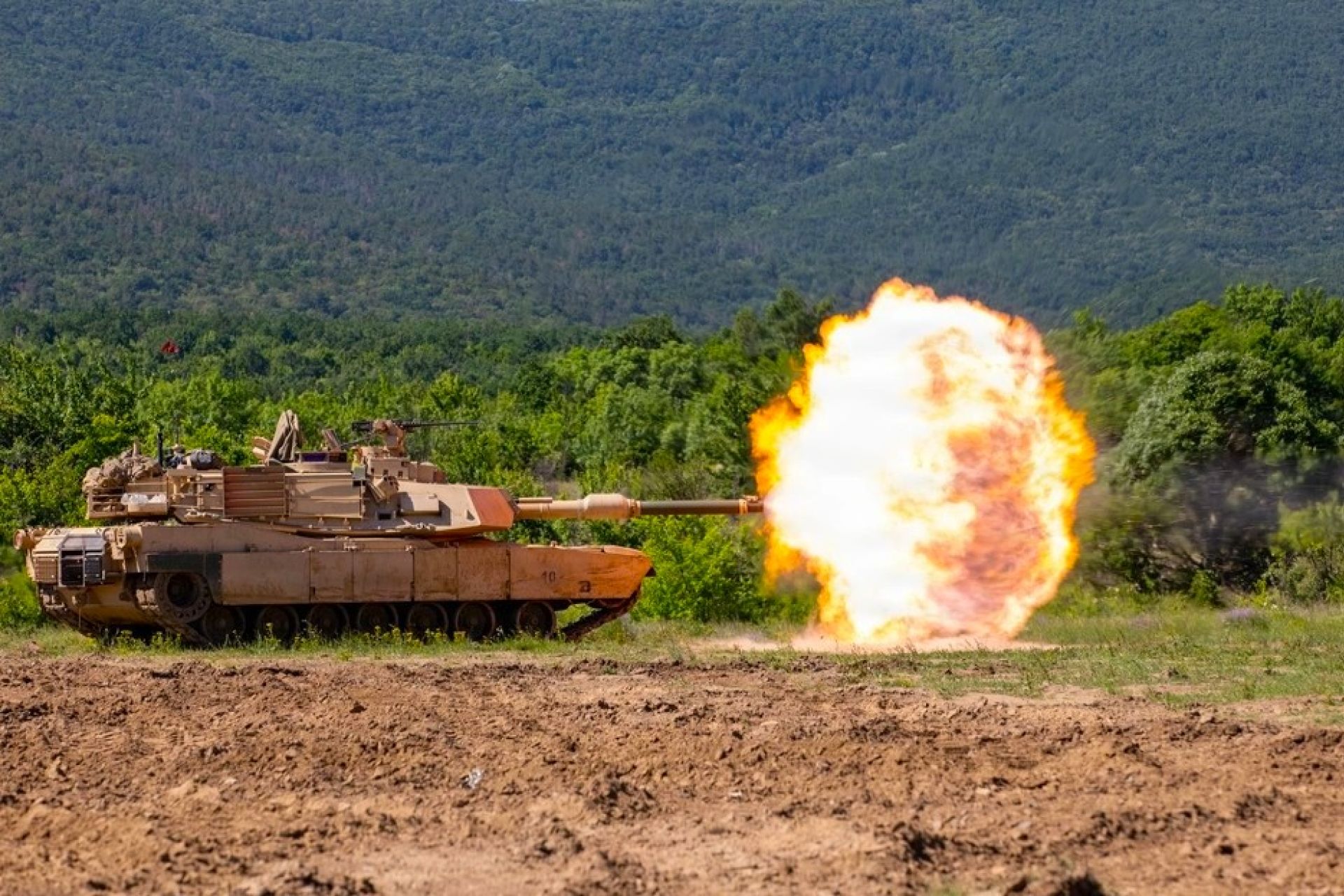 U.S. Army soldiers from the 1st Armored Division conducted M1 Abrams tank sight-zeroing training in Bulgaria, highlighting the continued importance of American heavy armor to NATO’s combat readiness and deterrence posture on the Alliance’s eastern flank (Picture Source: U.S. Army)