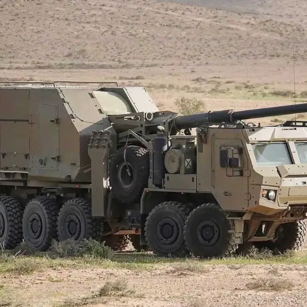 The partnership combines Elbit America's Sigma 155 mm wheeled self-propelled howitzer system, mounted on an Oshkosh Defense 10×10 chassis, with Anduril's autonomy software. (Picture source: Elbit America)