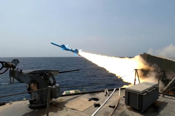 Iran’s IRGC plans live-fire naval drills in the Strait of Hormuz as US forces expand their Middle East presence. (Picture source: Iran News agency)