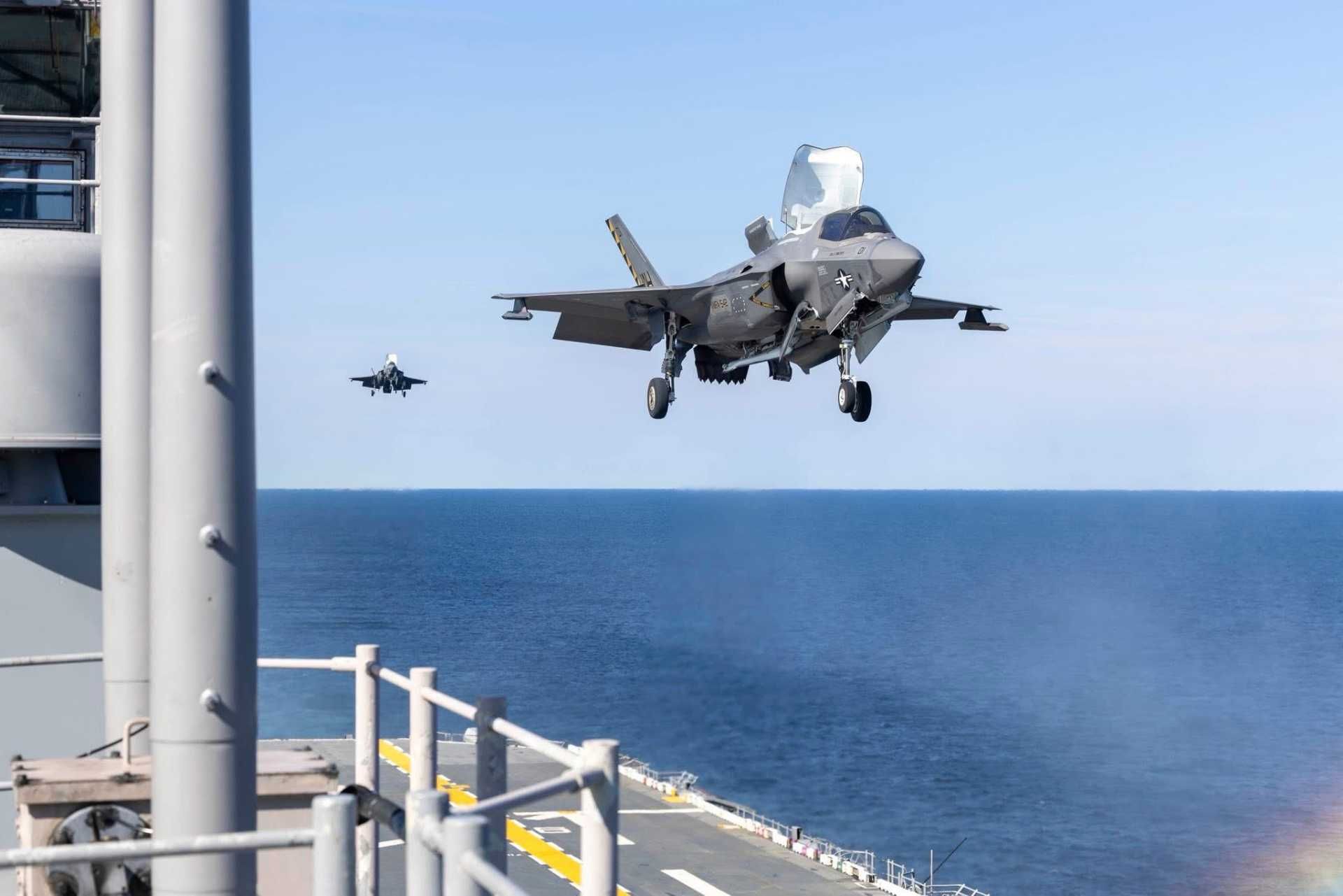 U.S. Marine Corps F-35B Lightning II executes a vertical landing on the flight deck of USS Kearsarge (LHD 3) during historic first flight operations in the Atlantic Ocean on February 10, 2026, marking the ship’s entry into fifth-generation expeditionary strike capability.