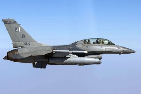 Pakistan’s upgraded F-16s add Link 16 and Mode 5 IFF with new cryptography, enabling secure real-time targeting and coalition-grade interoperability (Picture source: Wikimedia Commons).