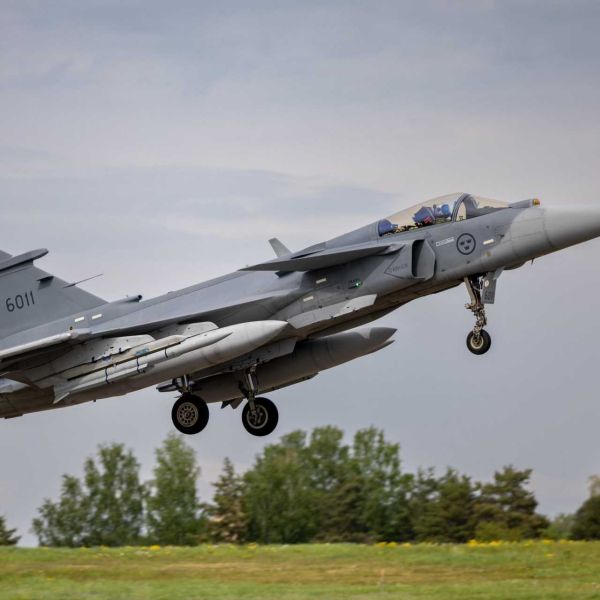 Saab has initiated a broader effort to increase production capacity for the Gripen E and F in response to growing international demand, currently targeting an assembly rate of up to 36 aircraft per year, with potential expansion beyond that level depending on future orders. (Picture source: Swedish Air Force)
