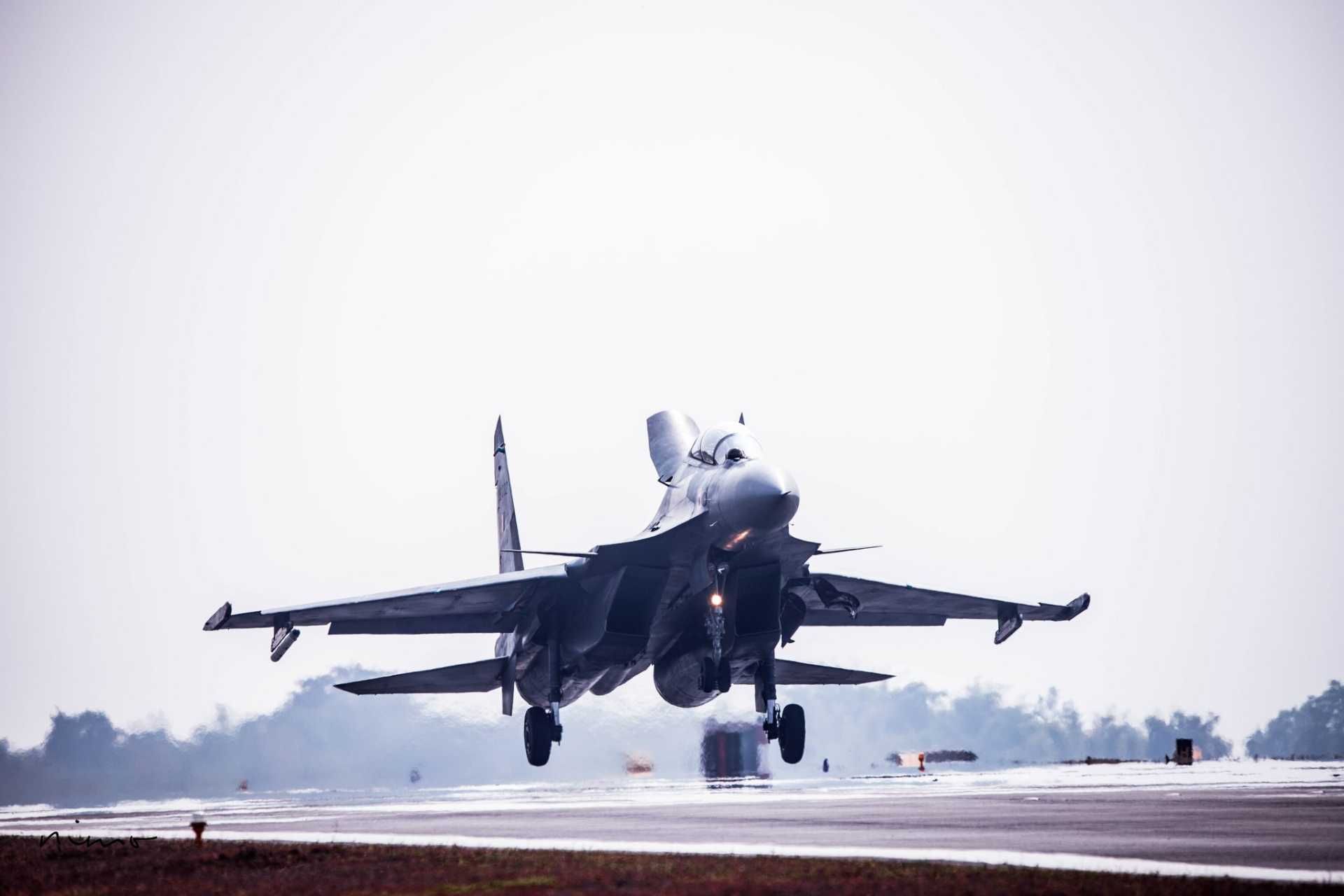 India’s history with the Su-30MKI began in the late 1990s through a partnership with Russia that evolved into licensed domestic production by HAL, making it the backbone of the Indian Air Force and one of the country’s most indigenized and long-serving fighter programs. (Picture source: Indian Air Force)