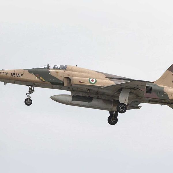 The Iranian F-5 likely flew very low to avoid early radar detection, giving U.S. air defenses less than about 120 seconds to spot, track, and react, which was not enough time under heavy missile and drone attacks to stop it before it reached and struck Camp Buehring. (Picture source: X/Iran's Today)