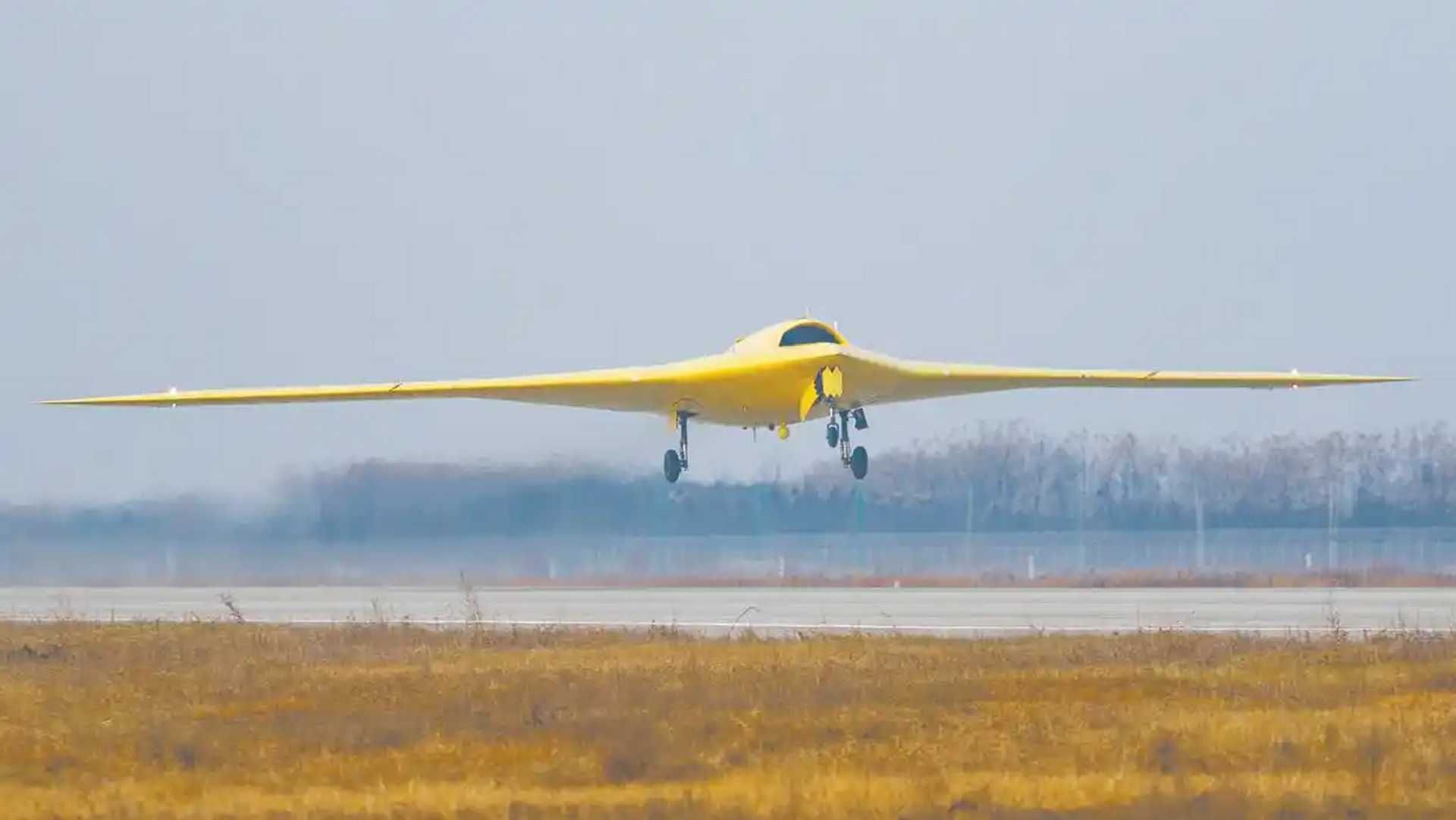 The maiden flight of the CH-7 reportedly concentrated on functions that are particularly challenging for tailless unmanned aircraft, including autonomous taxiing, automated takeoff and landing, basic attitude control, and trajectory tracking. (Picture source: CASC)