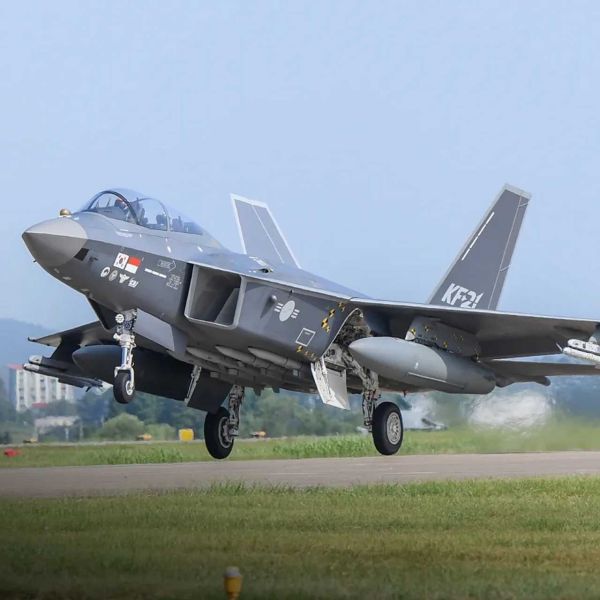 South Korea’s acquisition plan calls for at least 120 KF-21 Boramae fighter jets through the early 2030s, providing a stable production run that supports export availability for the Philippines. (Picture source: South Korean Air Force)