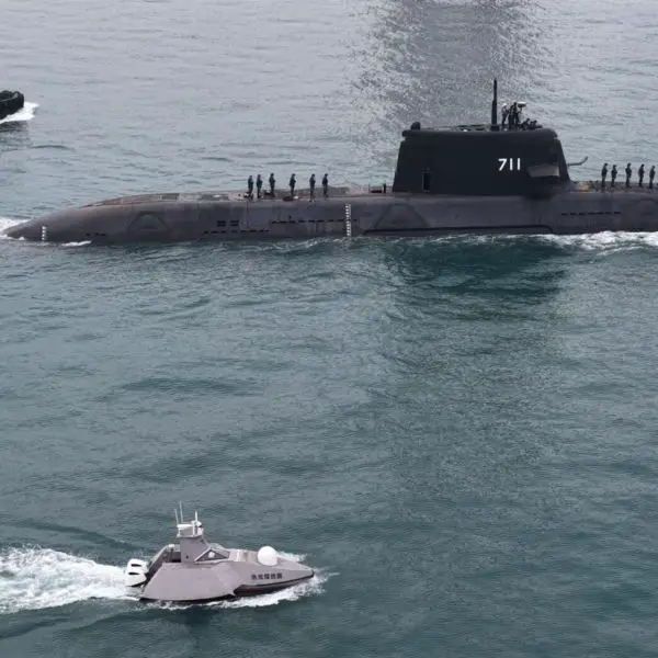 The Hai Kun submarine finished its floating test on November 28, 2025, accompanied by the Endeavor Devil Fish unmanned surface vessel. (Picture source: CSBC Corporation)