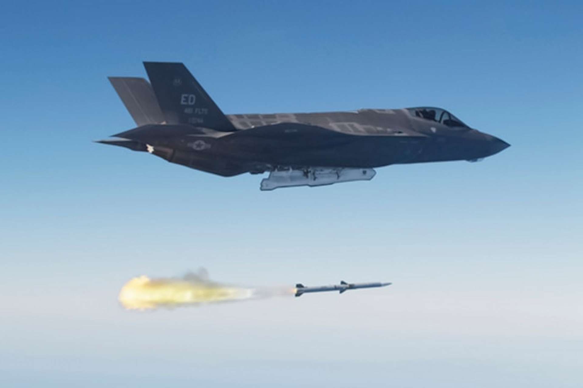The United States has approved a possible $292 million sale of 70 AIM-120C-8 AMRAAM air-to-air missiles to South Korea, strengthening the Republic of Korea Air Force’s beyond-visual-range interception capability against aircraft, cruise-missile carriers, and other airborne threats near the Korean Peninsula (Picture source: U.S. DoW).