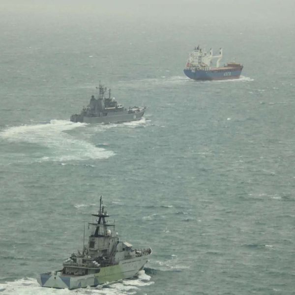 Royal Navy patrol ship HMS Tyne, backed by a Wildcat helicopter and Gibraltar-based HMS Cutlass, monitored Russian Ropucha-class landing ships and logistics cargo vessels transiting the English Channel, underscoring NATO vigilance over a key maritime corridor used by Moscow to sustain military mobility between northern bases and the Mediterranean (Picture source: UK Royal Navy).