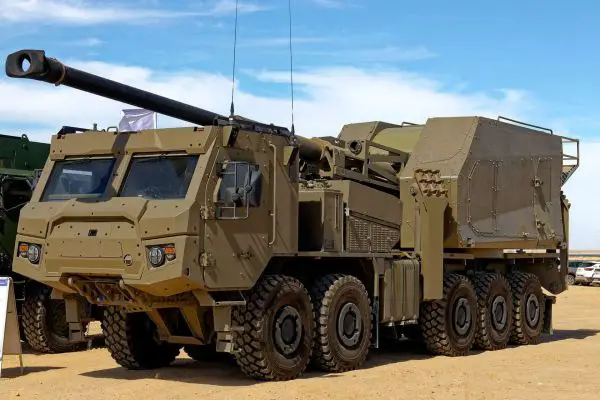 Elbit SIGMA NG is a 155mm/52-caliber self-propelled truck howitzer with a fully automated, 360-degree turret, a 40-round onboard ammunition load, and MRSI firing, operated by a three-soldier crew from a protected cab and optimized for rapid shoot-and-scoot artillery missions (Picture source: Elbit America).