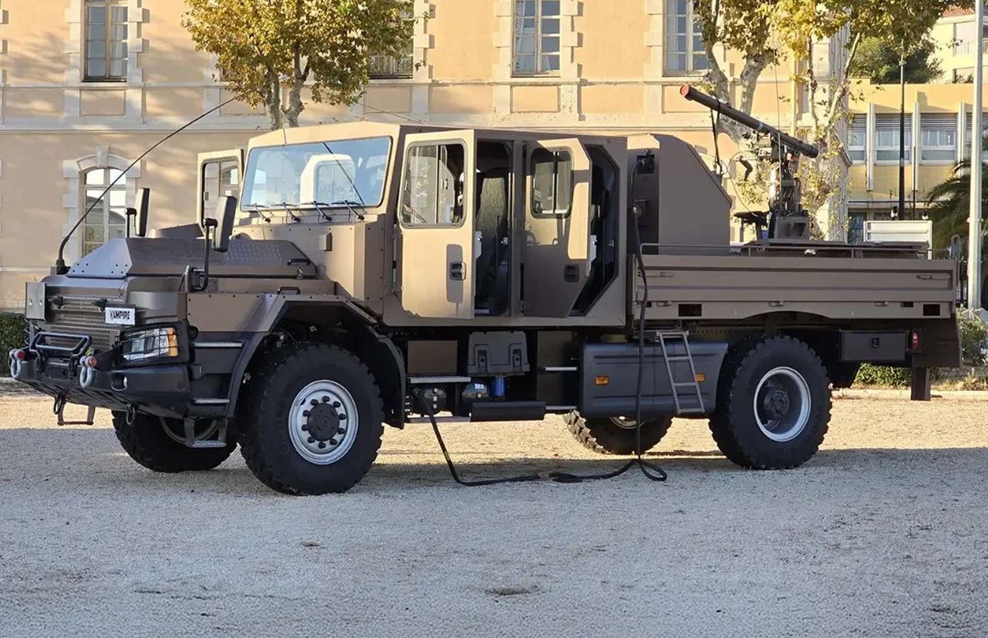 Scania France’s new Vampire air-defense vehicle, built in Angers on a modular 4x4 chassis and armed with Mistral missiles, strengthens the French Army’s mobile short-range air defense while highlighting France’s push to reindustrialize and accelerate sovereign defense production (Picture source: Scania).
