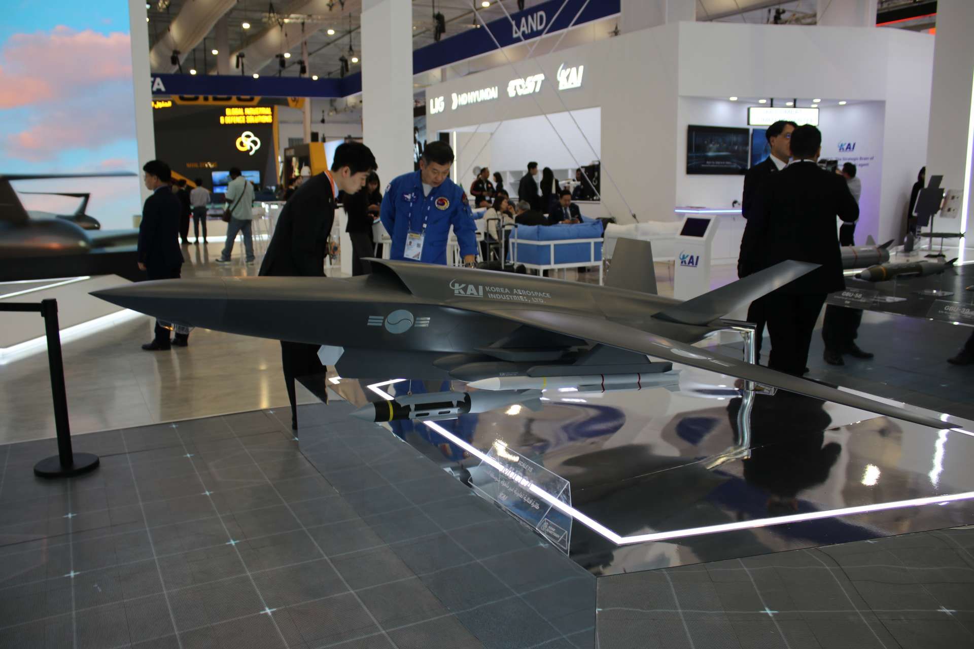 South Korea’s Korea Aerospace Industries has unveiled its MUCCA collaborative combat drone concept in Riyadh, showcasing a modular wingman platform designed to escort fighters, carry precision weapons, and meet evolving Gulf air force requirements  (Picture Source: Army Recognition Group)