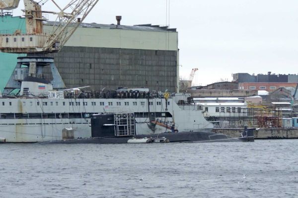 The B-587 Velikiye Luki was launched on December 23, 2022, participated in the Main Naval Parade in July 2023, and commenced sea trials on December 21, 2023, which have repeatedly continued throughout 2024 and 2025. (Picture source: Curious)