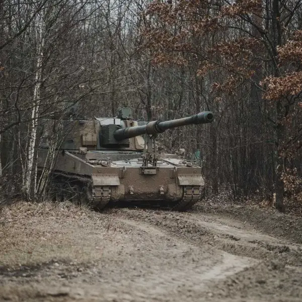 The latest deliveries originate from a broader framework agreement between the two countries signed in July 2022 that covers up to 672 K9A1 and K9PL self-propelled howitzers, forming one of the largest artillery procurement programs in Europe. (Picture source: 1 Mazurska Brygada)