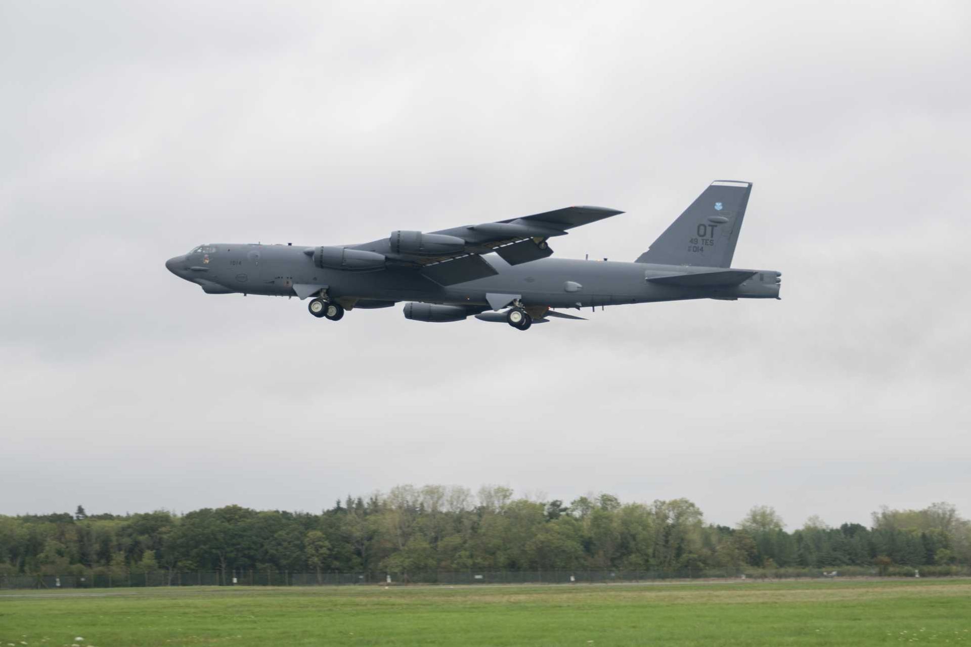 U.S. Air Force B-52 bombers conduct long-range flights near Venezuela to test air defenses amid rising tensions.