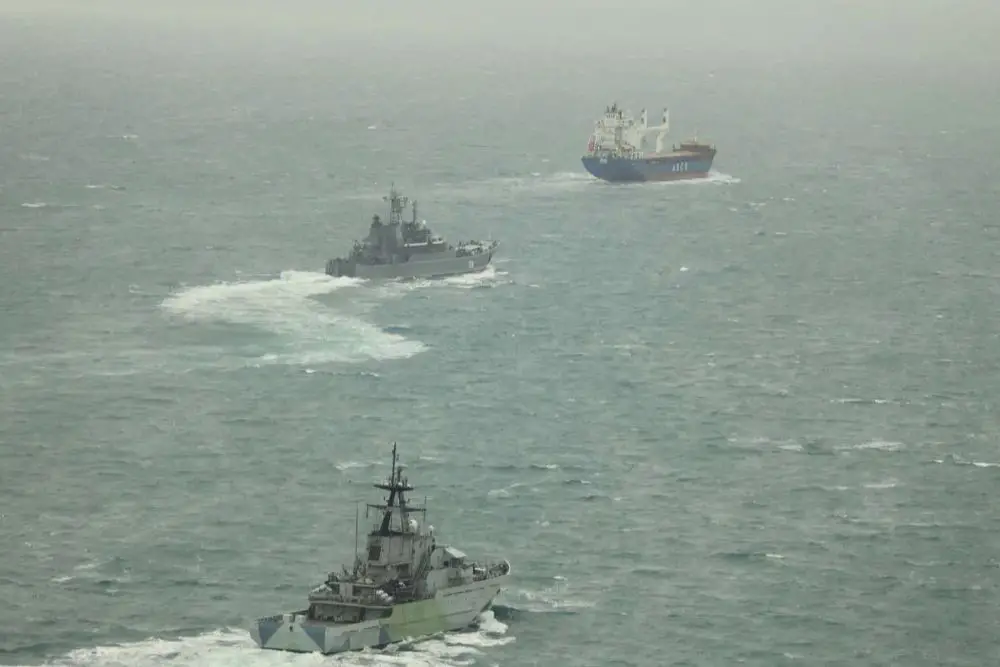 Royal Navy patrol ship HMS Tyne, backed by a Wildcat helicopter and Gibraltar-based HMS Cutlass, monitored Russian Ropucha-class landing ships and logistics cargo vessels transiting the English Channel, underscoring NATO vigilance over a key maritime corridor used by Moscow to sustain military mobility between northern bases and the Mediterranean (Picture source: UK Royal Navy).